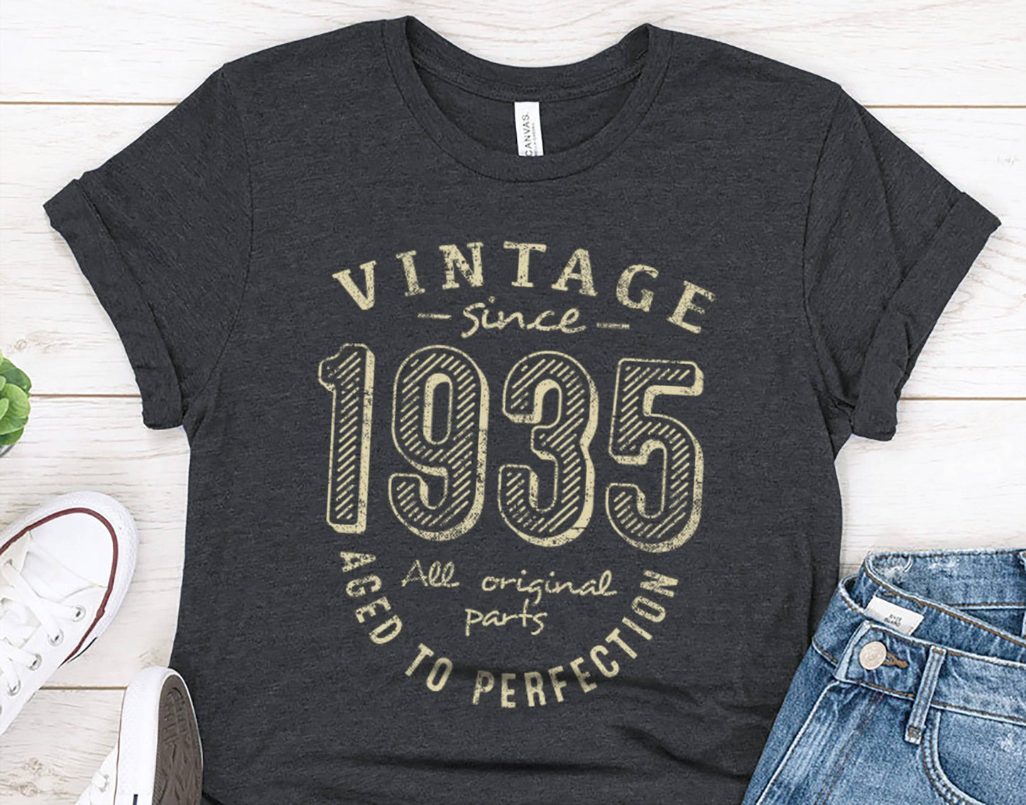 Vintage 1935 Birthday Shirt - Unique 90 Years Old Gift Sweatshirt for Men & Women