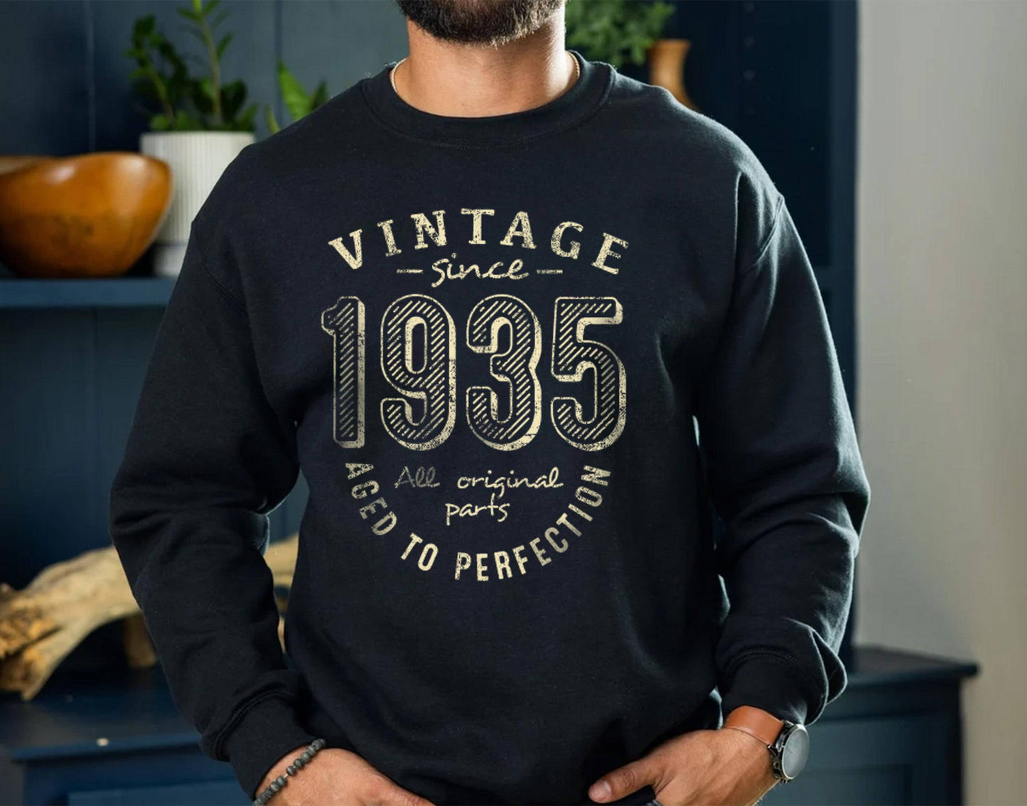 Vintage 1935 Birthday Shirt - Unique 90 Years Old Gift Sweatshirt for Men & Women